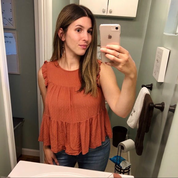 Meet your Posher, Courtney - Picture 2 of 2